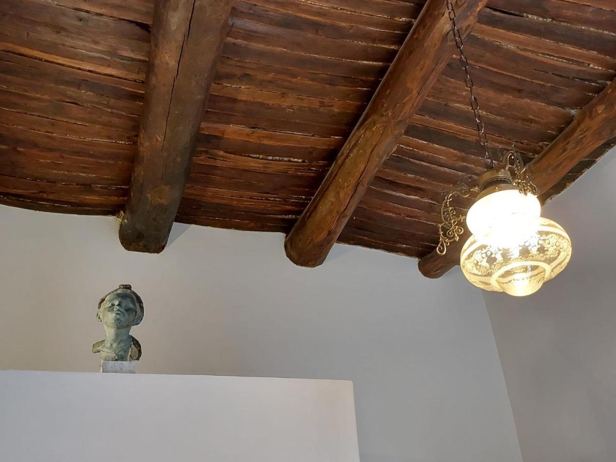 Palazzo Carafa Di Montorio Napels